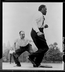 Paul Robeson runs the bases as his Iago (José Ferrer) cheers him on